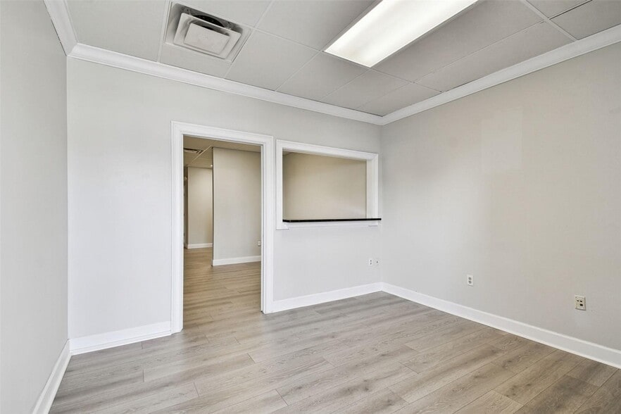 More Photos Of 5404 Hoover Blvd, Tampa Medical For Sale