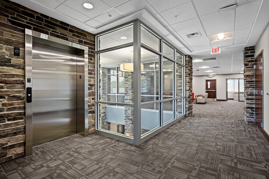 More Photos Of 3020 Orchard Park Rd, Buffalo Office For Sale