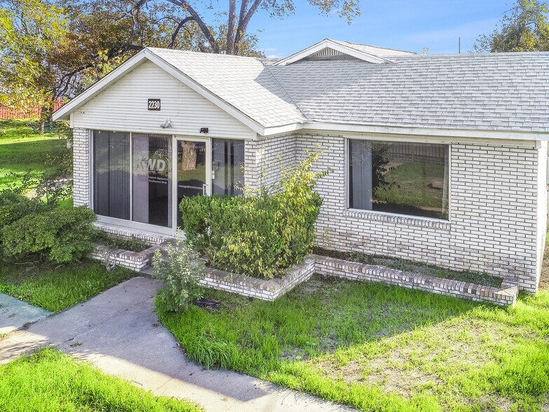 More Photos Of 2230 W Southcross Blvd, San Antonio Office For Lease