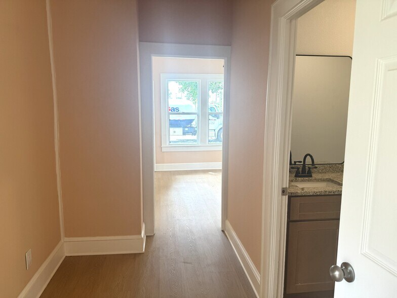 More Photos Of 904 E Moody Blvd, Bunnell Office For Lease