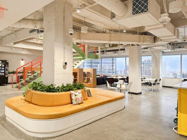 More Photos Of 128 S Tryon St, Charlotte Coworking Space