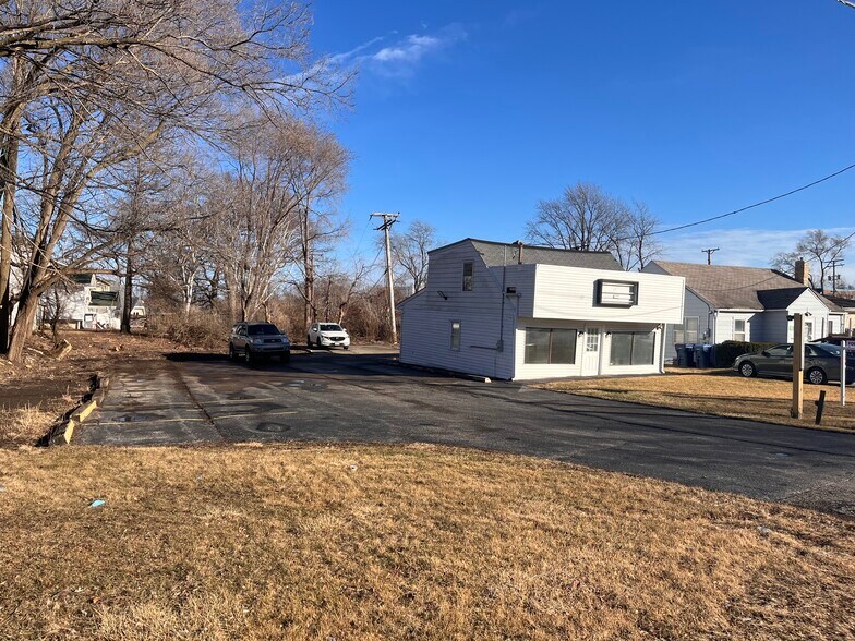 Primary Photo Of 2435 Green Bay Rd, North Chicago Office For Sale