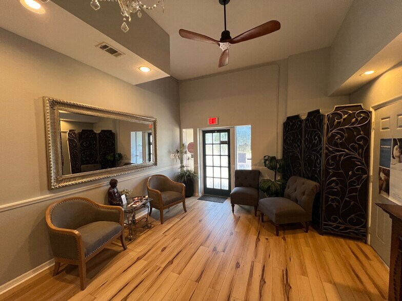 More Photos Of 2108 W Kennedy Blvd, Tampa Freestanding For Sale