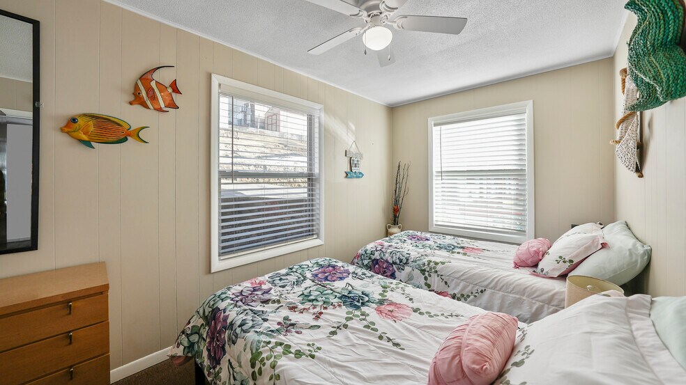 More Photos Of 91 Breeze Dr, Camdenton Hotel For Sale