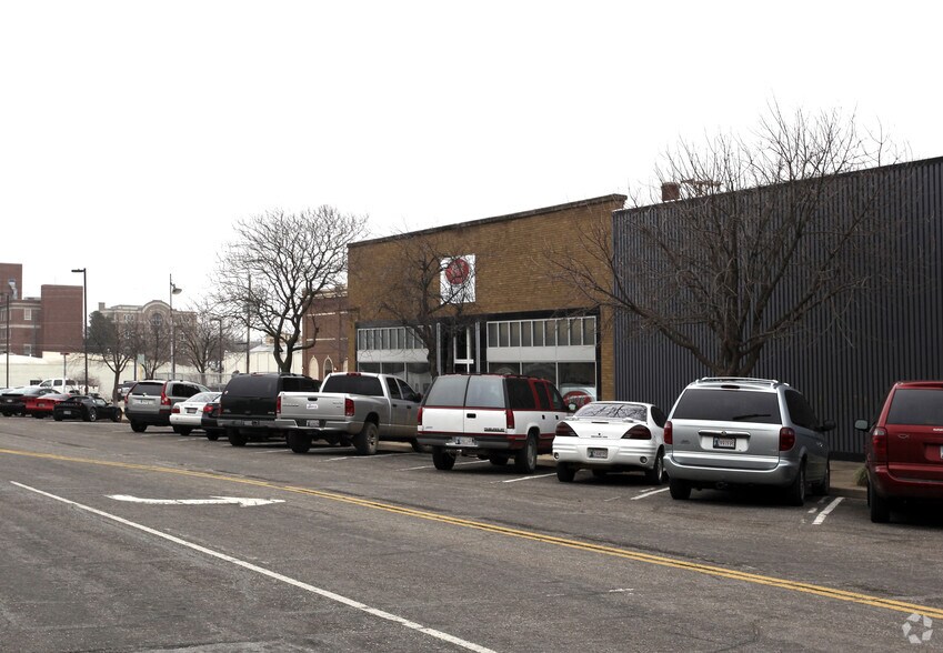 More Photos Of 215 E 2nd St, Bartlesville Auto Repair For Sale