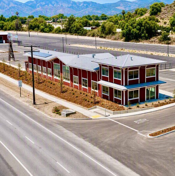 Primary Photo Of 35-39 E Telegraph Rd, Fillmore Freestanding For Lease