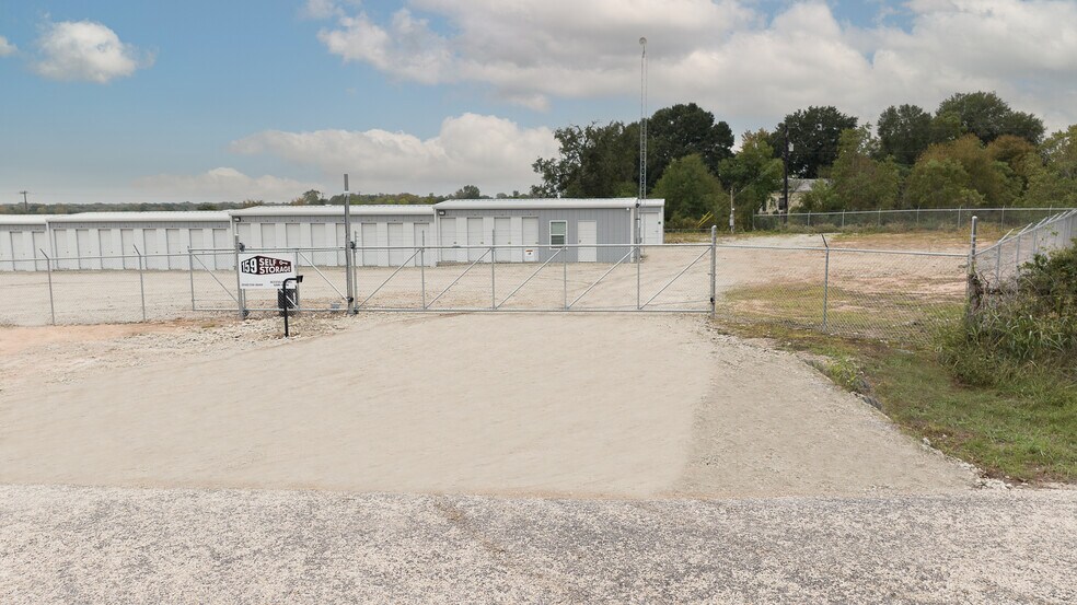 More Photos Of 3707 Matt Wright Rd, Navasota Self Storage For Sale