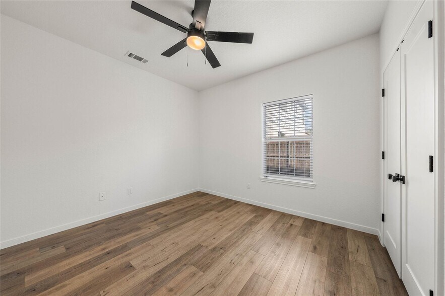 More Photos Of 1911 S 11th St, Waco Apartments For Sale