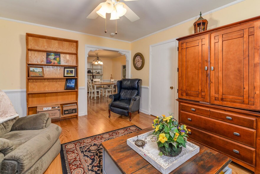 More Photos Of 145 Melrose Ave, Tryon Apartments For Sale