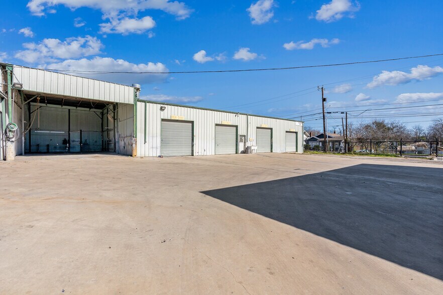More Photos Of 103 Blanco Rd, San Antonio Auto Repair For Lease