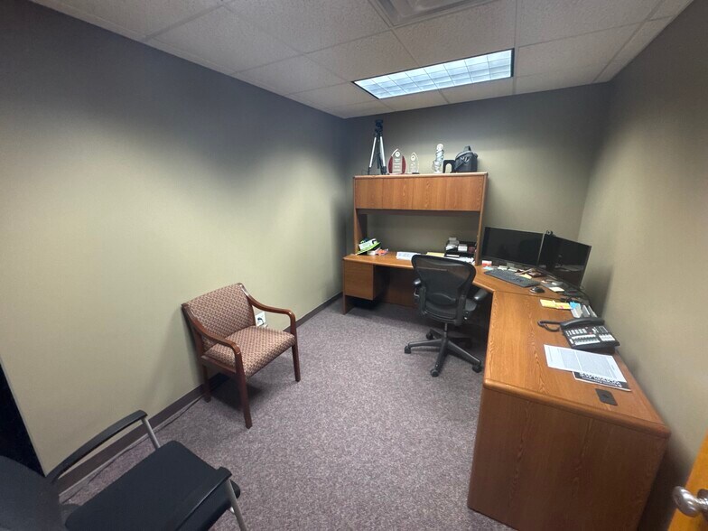 More Photos Of 150 Fountain St, Grand Rapids Medical For Lease
