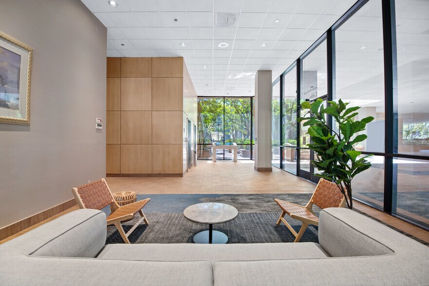 More Photos Of 20700 Ventura Blvd, Woodland Hills Loft Creative Space For Lease