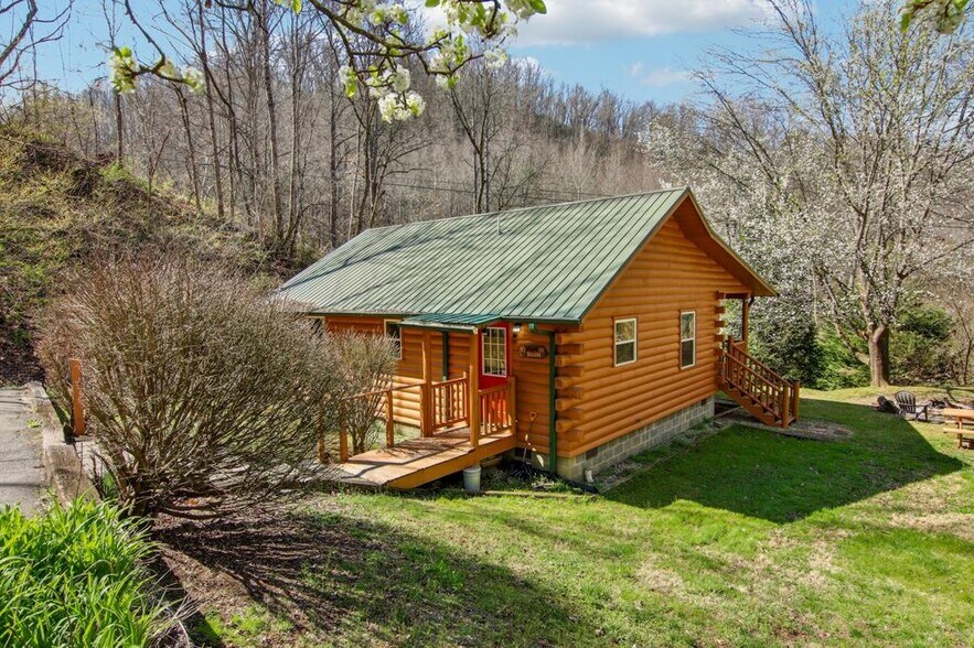 More Photos Of 33 Shepherds Creek rd, Bryson City Specialty For Sale