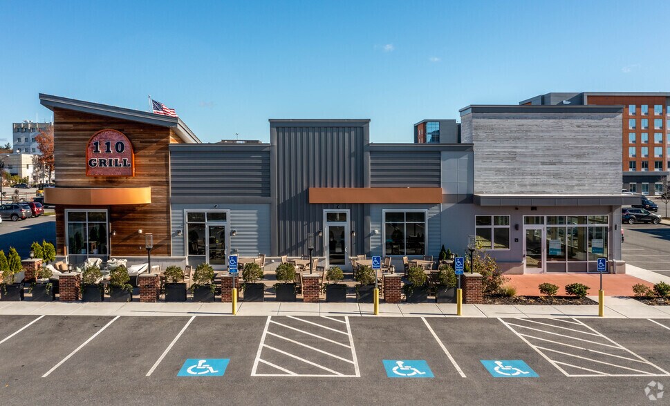 More Photos Of 373 Washington St, Woburn Freestanding For Lease