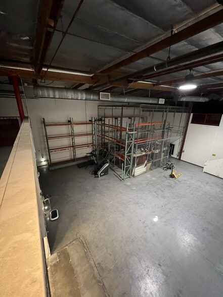 More Photos Of 3501 W Garry Ave, Santa Ana Warehouse For Lease