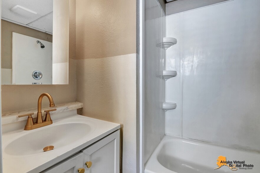 More Photos Of 1335 Hyder St, Anchorage Apartments For Sale