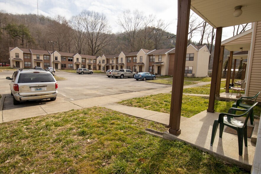 More Photos Of 77 Quail Holw, Inez Apartments For Sale