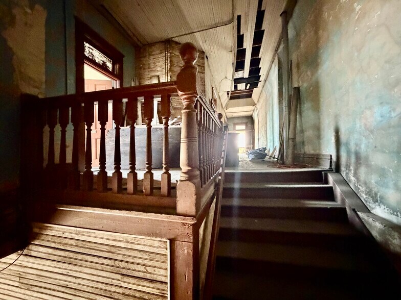 More Photos Of 100 S Main St, Yazoo City Flex For Sale