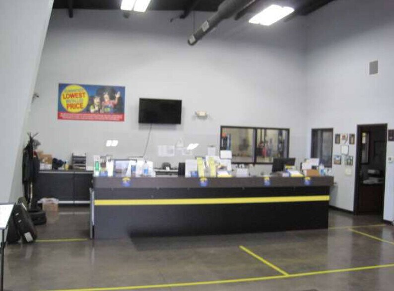 More Photos Of 709 S Commercial St, Harrisburg Auto Repair For Lease