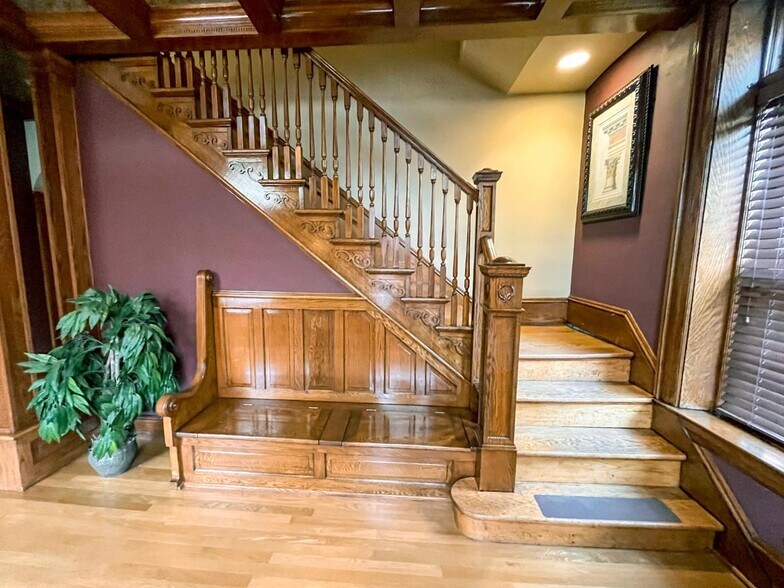 More Photos Of 2011 State St, East Petersburg Medical For Lease