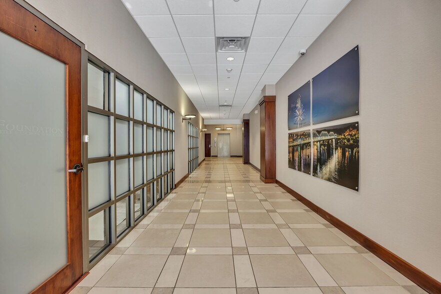 More Photos Of 631 Broad St, Chattanooga Office For Lease