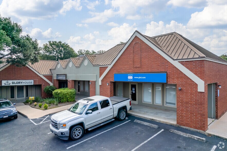 More Photos Of 13091 Pond Springs Rd, Austin Unknown For Lease