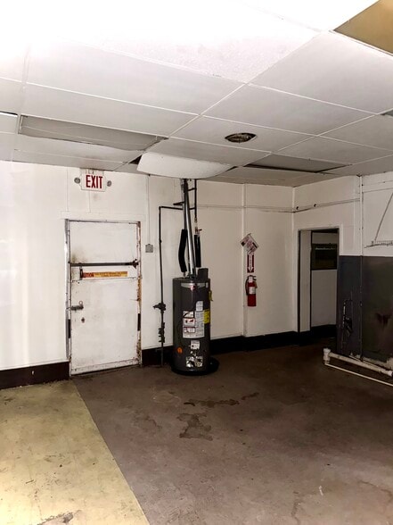 More Photos Of 3861 Washington Rd, East Point General Retail For Lease