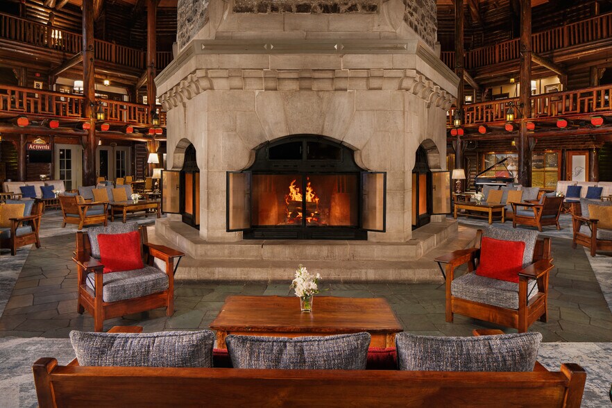 More Photos Of 392 Rue Notre-Dame, Montebello Hotel For Sale