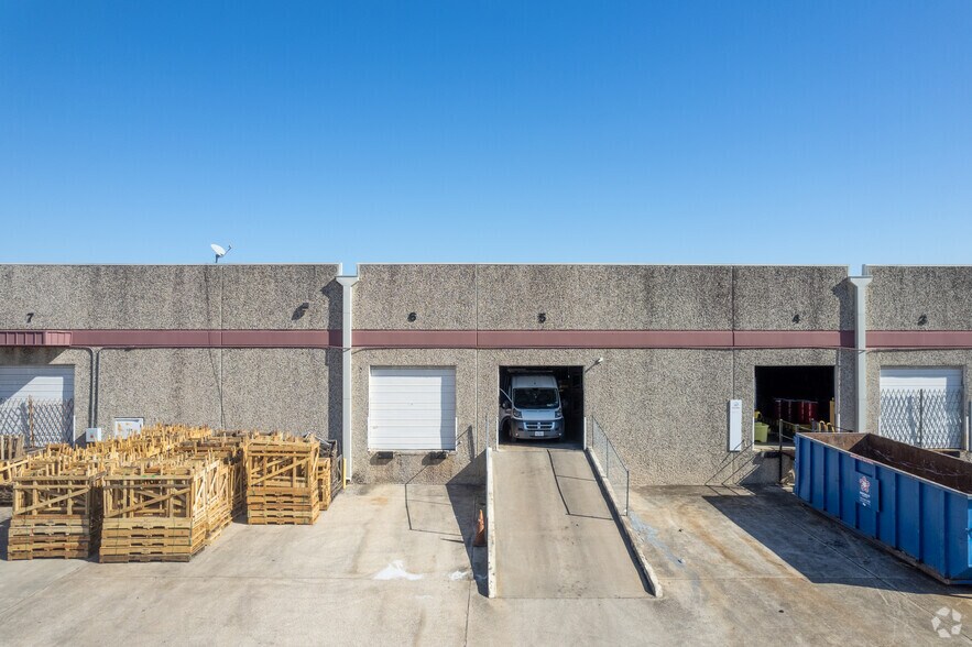 More Photos Of 2055 Silber Rd, Houston Unknown For Lease