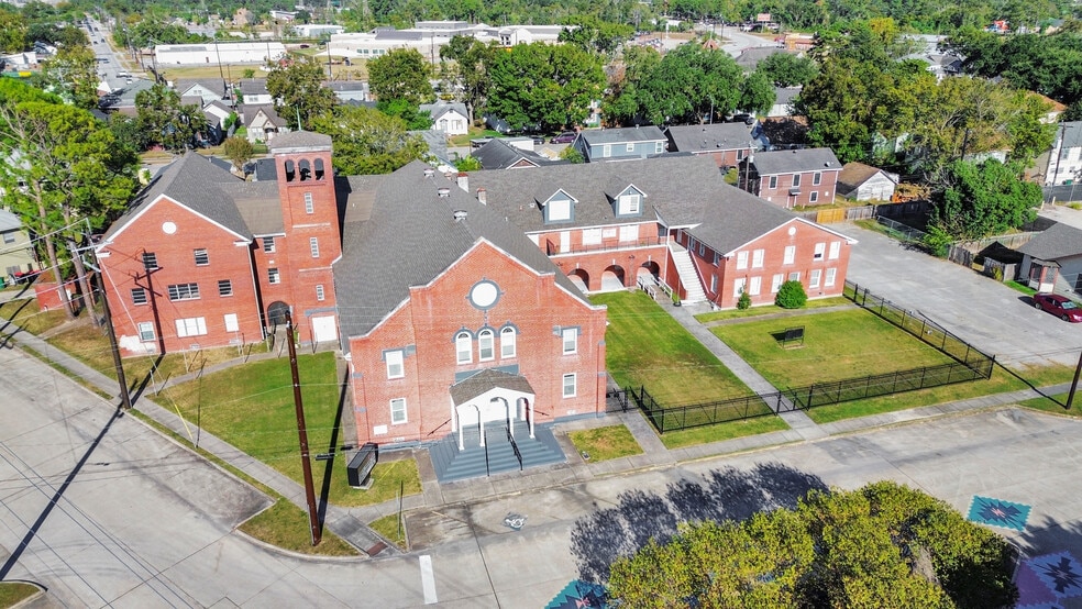 More Photos Of 2728 Kentucky St, Baytown Religious Facility For Sale