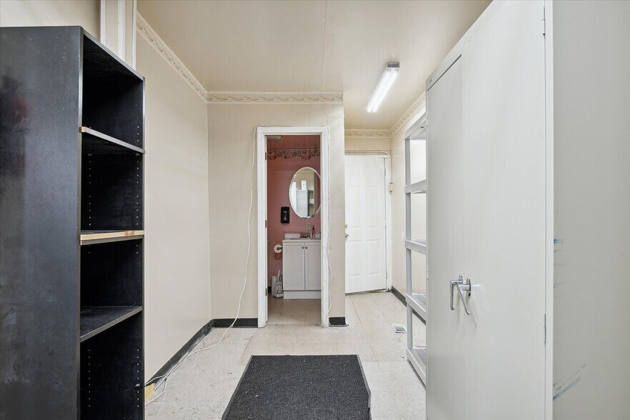 More Photos Of 22610 Rosewood St, Oak Park Office Residential For Sale