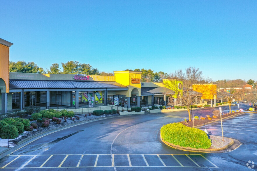 More Photos Of 9031-9051 W Broad St, Richmond General Retail For Lease