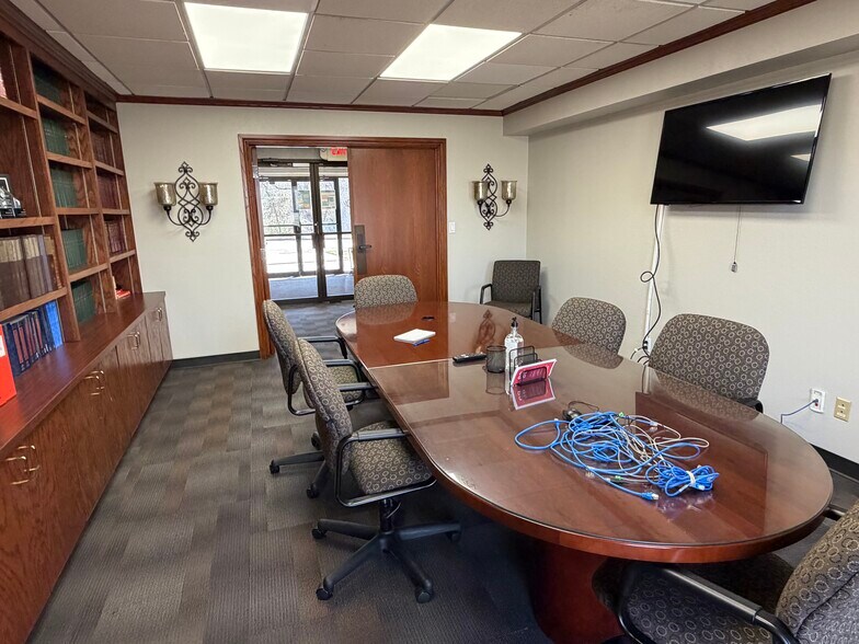 More Photos Of 770 NE 63rd St, Oklahoma City Office For Sale