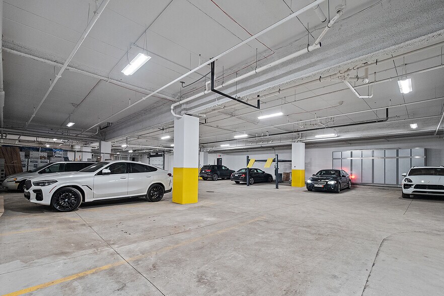 More Photos Of 400 S Old Woodward Ave, Birmingham Apartments For Sale