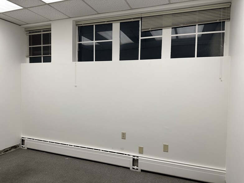 More Photos Of 1011 SE Oak St, Portland Industrial For Sale