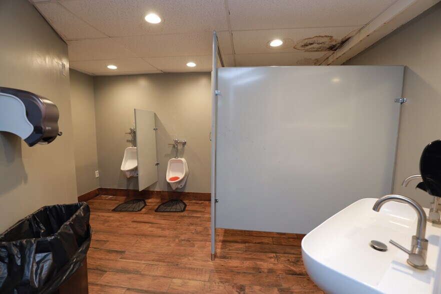 More Photos Of 700 Jordan Point Rd, Hopewell Restaurant For Sale