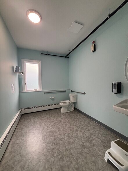 More Photos Of 41 Wendell Ave, Pittsfield Specialty For Sale
