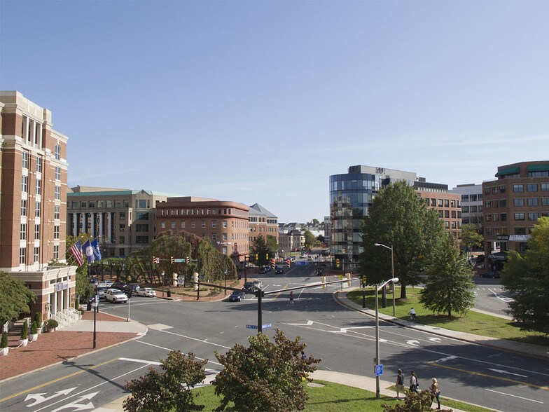 More Photos Of 1650 King St, Alexandria Office For Lease