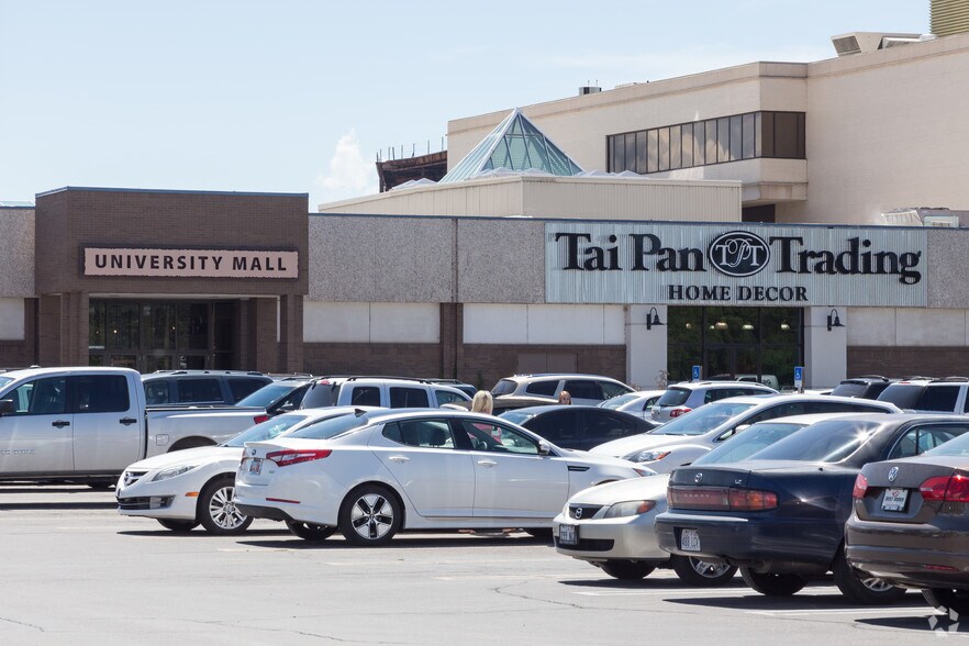 More Photos Of 575 E University Pky, Orem General Retail For Lease