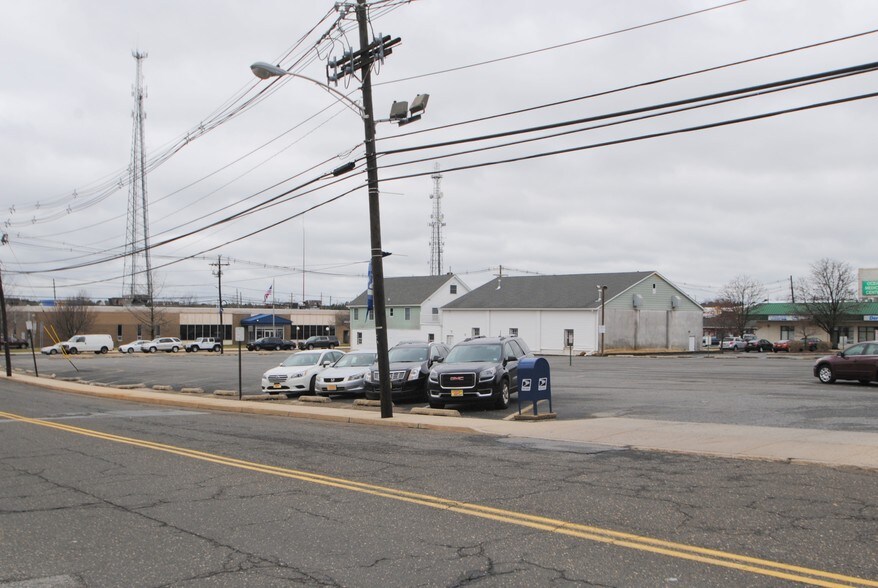More Photos Of 40 Main St, Toms River Freestanding For Lease