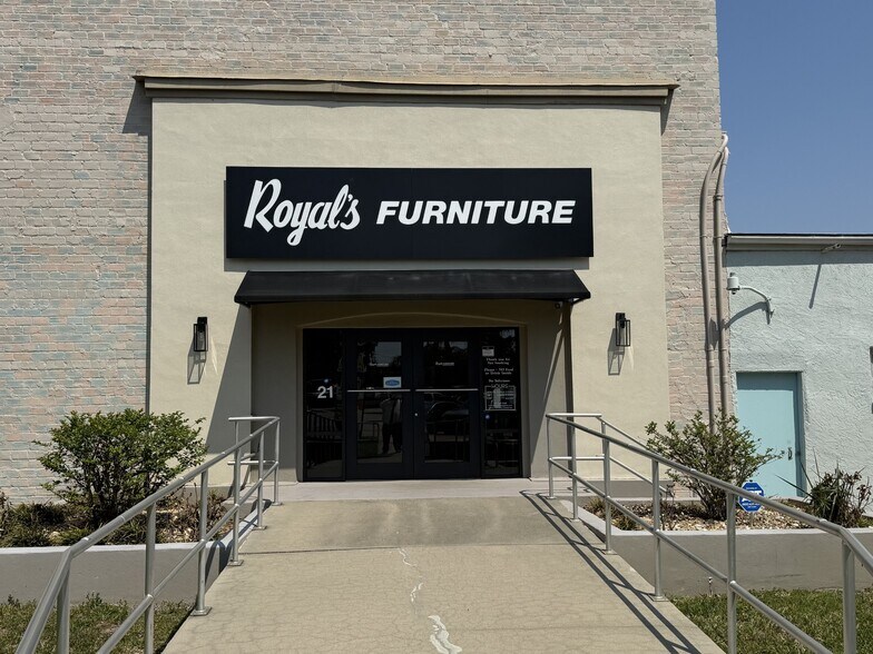More Photos Of 21 Main St, Titusville General Retail For Sale