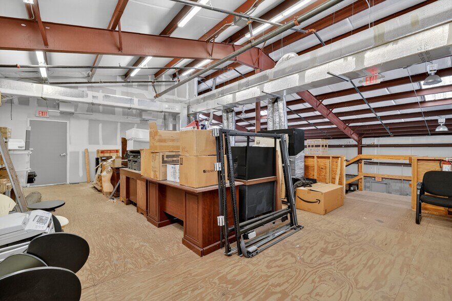 More Photos Of 2721 Pemberton Dr, Apopka Warehouse For Lease
