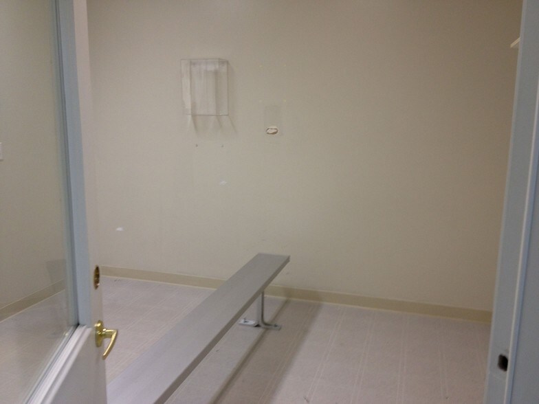 More Photos Of 6100 Bellevue Ln, Anderson Warehouse For Sale