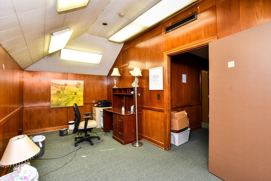 More Photos Of 429 N Main St, Greenville Office Residential For Sale
