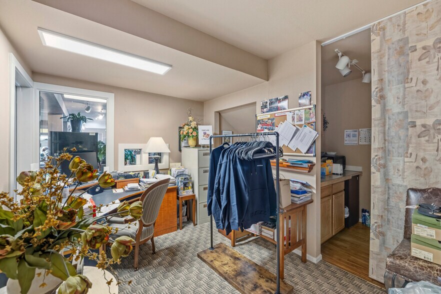 More Photos Of 101-107 S 1st St, La Conner Storefront For Sale