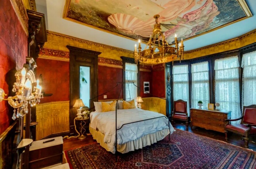 More Photos Of 310 Ball Park Loop, Denison Hospitality For Sale