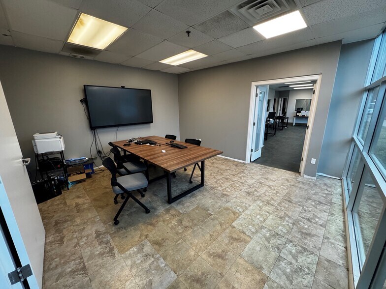 More Photos Of 7810-7900 NW 100th St, Kansas City Unknown For Lease
