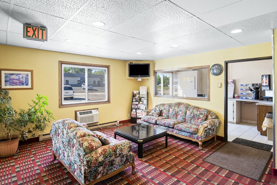 More Photos Of 642 12th St W, Dickinson Hotel For Sale