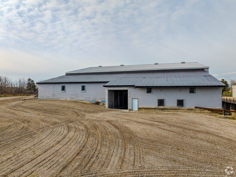 More Photos Of 140 Elizabeth St, Lambton Shores Distribution For Lease
