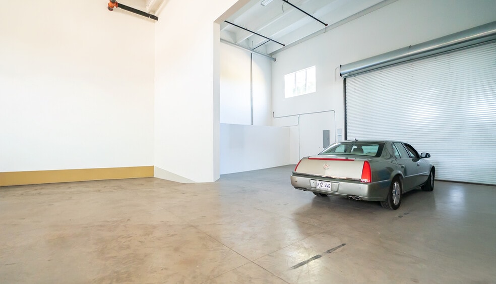 More Photos Of 300-320 NE 60th St, Miami Warehouse For Sale